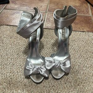 Silver ribbon high heels